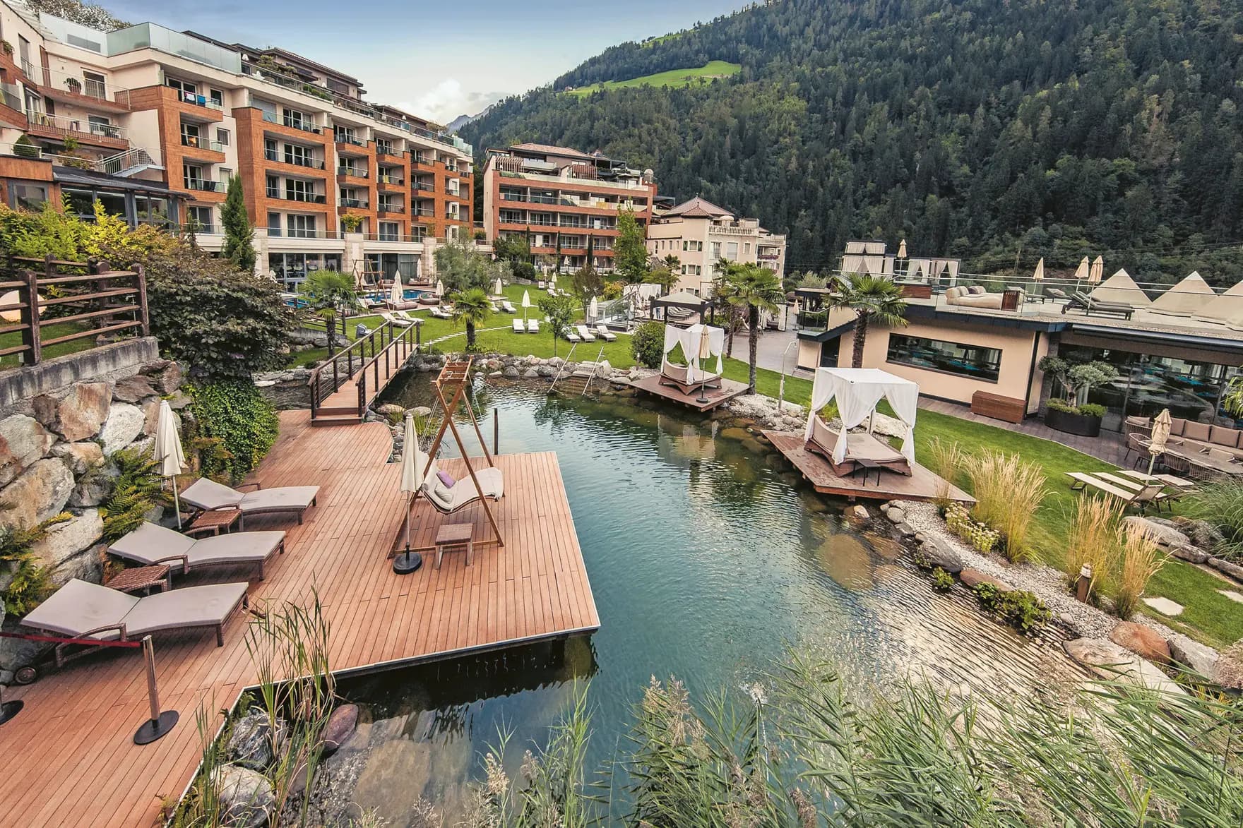 Hausansicht des Quellenhof Luxury Resort Passeier in St. Martin in Passeier, Südtirol (© Quellenhof Luxury Resort Passeier / Andergassen)